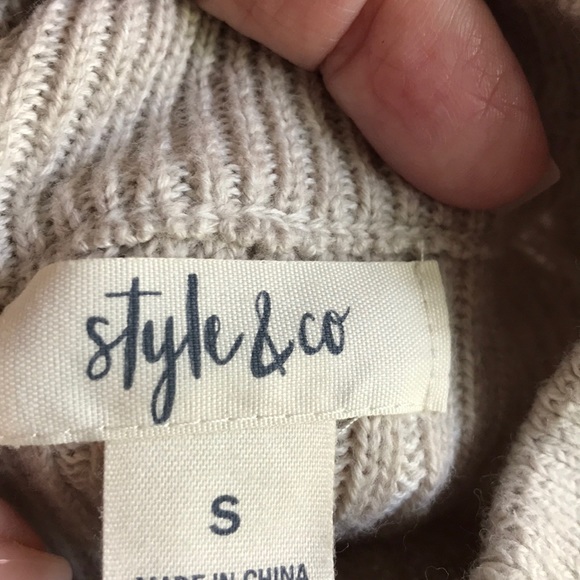 Cute beige long sleeve sweater👵🏻 - Picture 4 of 6